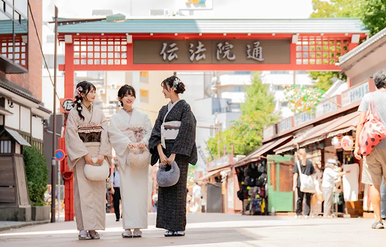 wearing Kimono and photo shooting